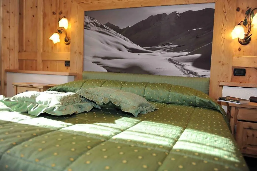 Hotel Alpina Livigno 3*,  Italy